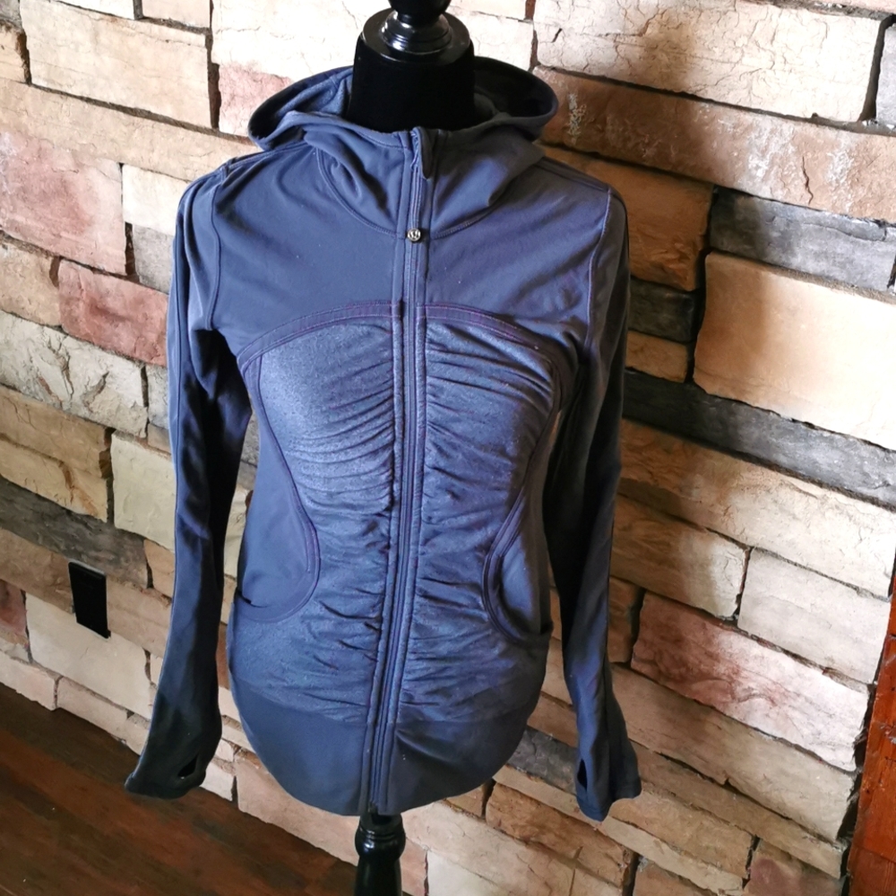 LULULEMON ATHLETICA Scuba Zip up.  Gray size 6